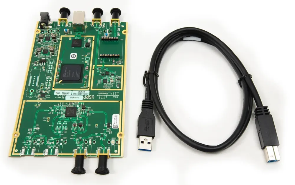 SDR/Radio Cognitiva Ettus USRP B200: 1x1, 70 MHz-6 GHz - Haga Clic para Ampliar