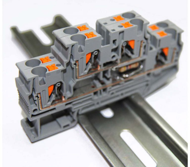 Industrial Shields DIN Rail 500Ohms 4-20mA to 0-10VDC - Click to Enlarge