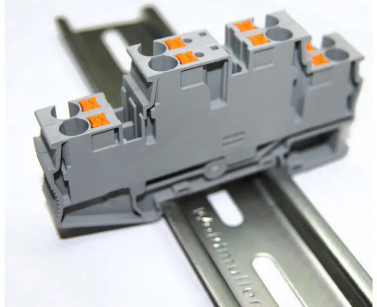 Industrial Shields DIN Rail 500Ohms 4-20mA to 0-10VDC - Click to Enlarge