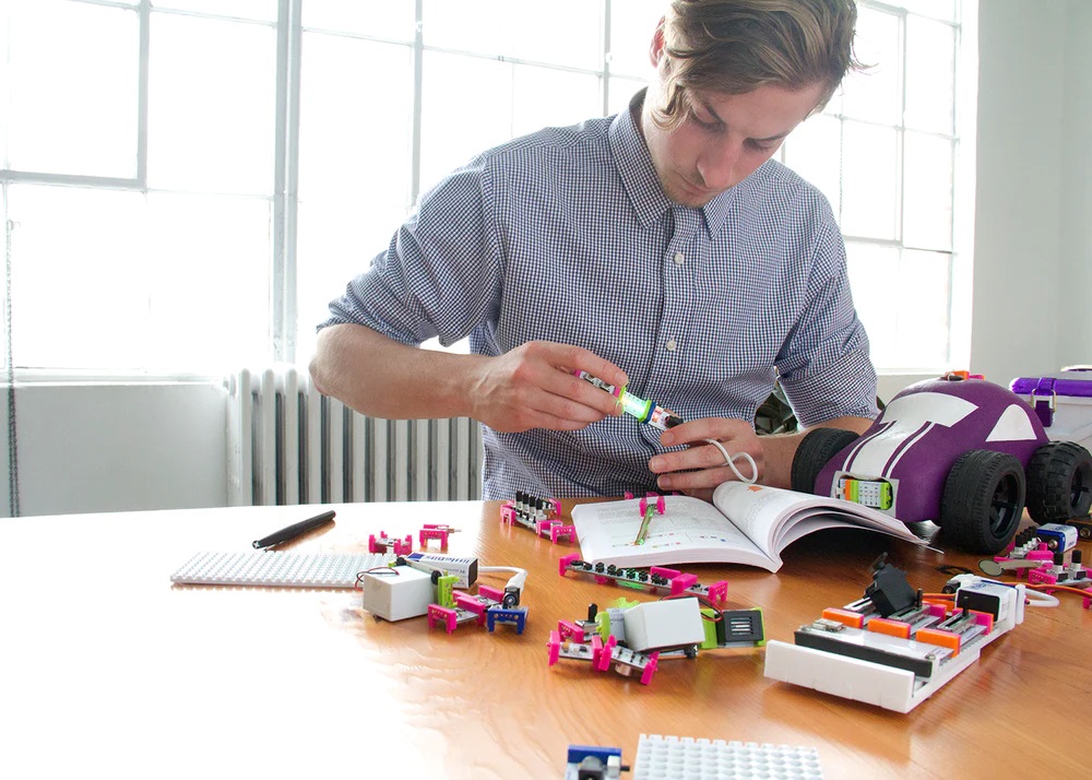 Makerspace Invention Wall mit 3 Sphero Craft Packs - Zum Vergrößern klicken