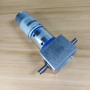Motor de Engranaje de Ángulo Recto con 2 Ejes de Salida, 58 RPM