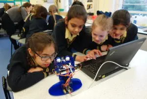 Ohbot Robot Assembled Full Pack including 1-year licence for OhbotApp2