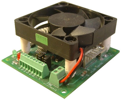 Controlador de Motor Simple-H 20 A, 5 V a 28 V CC – Haga clic para ampliar